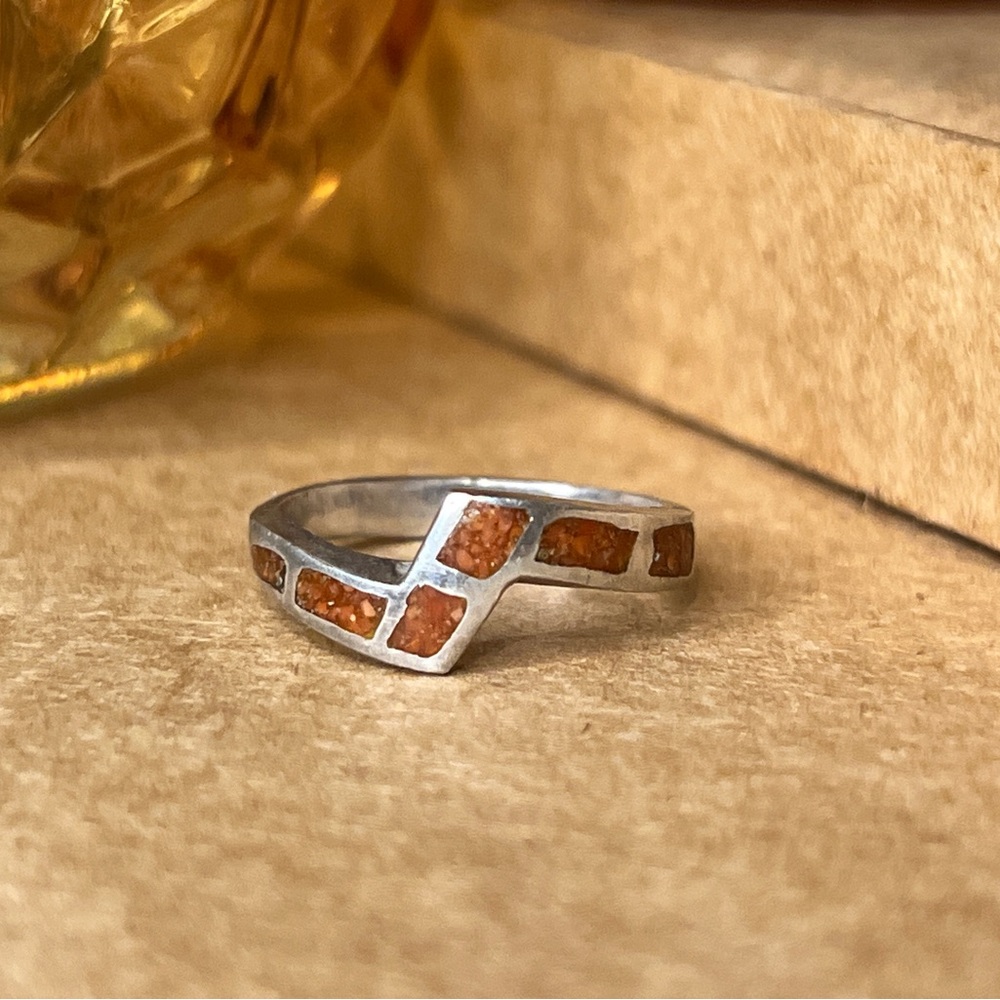 Vintage Sterling Silver Geomatric Chevron Coral Inlaid Ring Size 6.25 SKU:73